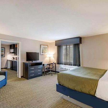 Quality Inn & Suites Ardmore Bagian luar foto