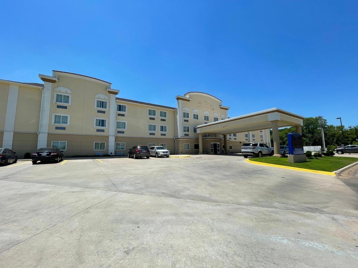 Quality Inn & Suites Ardmore Bagian luar foto