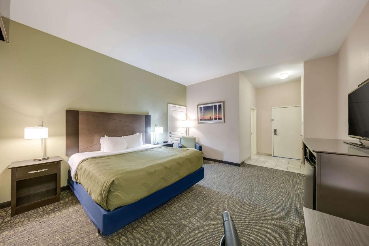Quality Inn & Suites Ardmore Bagian luar foto