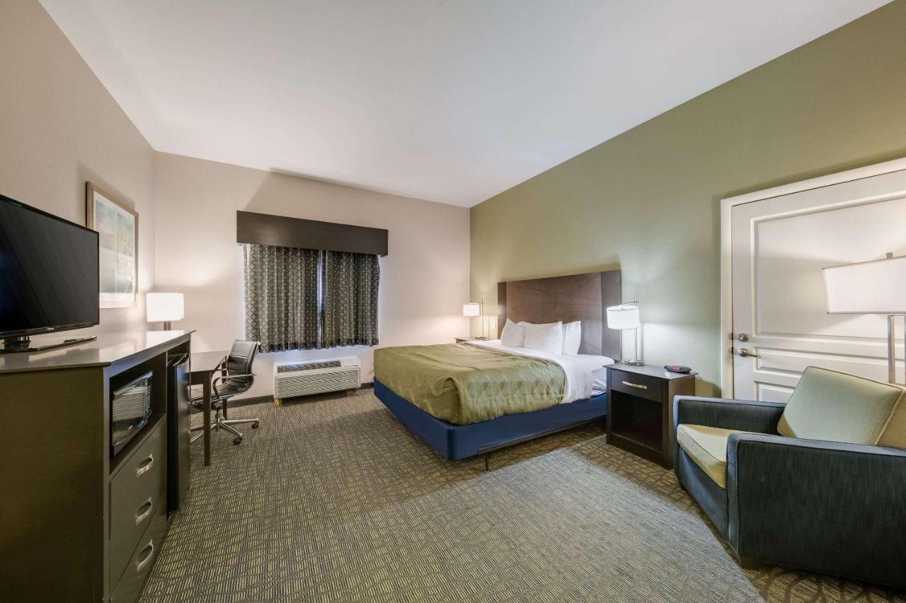 Quality Inn & Suites Ardmore Bagian luar foto