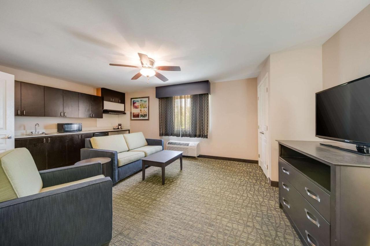 Quality Inn & Suites Ardmore Bagian luar foto