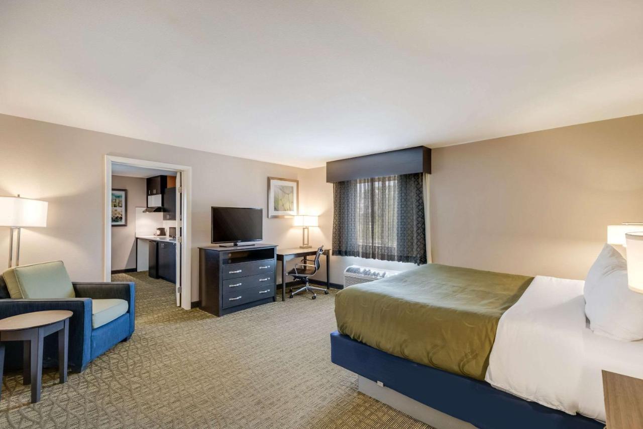 Quality Inn & Suites Ardmore Bagian luar foto