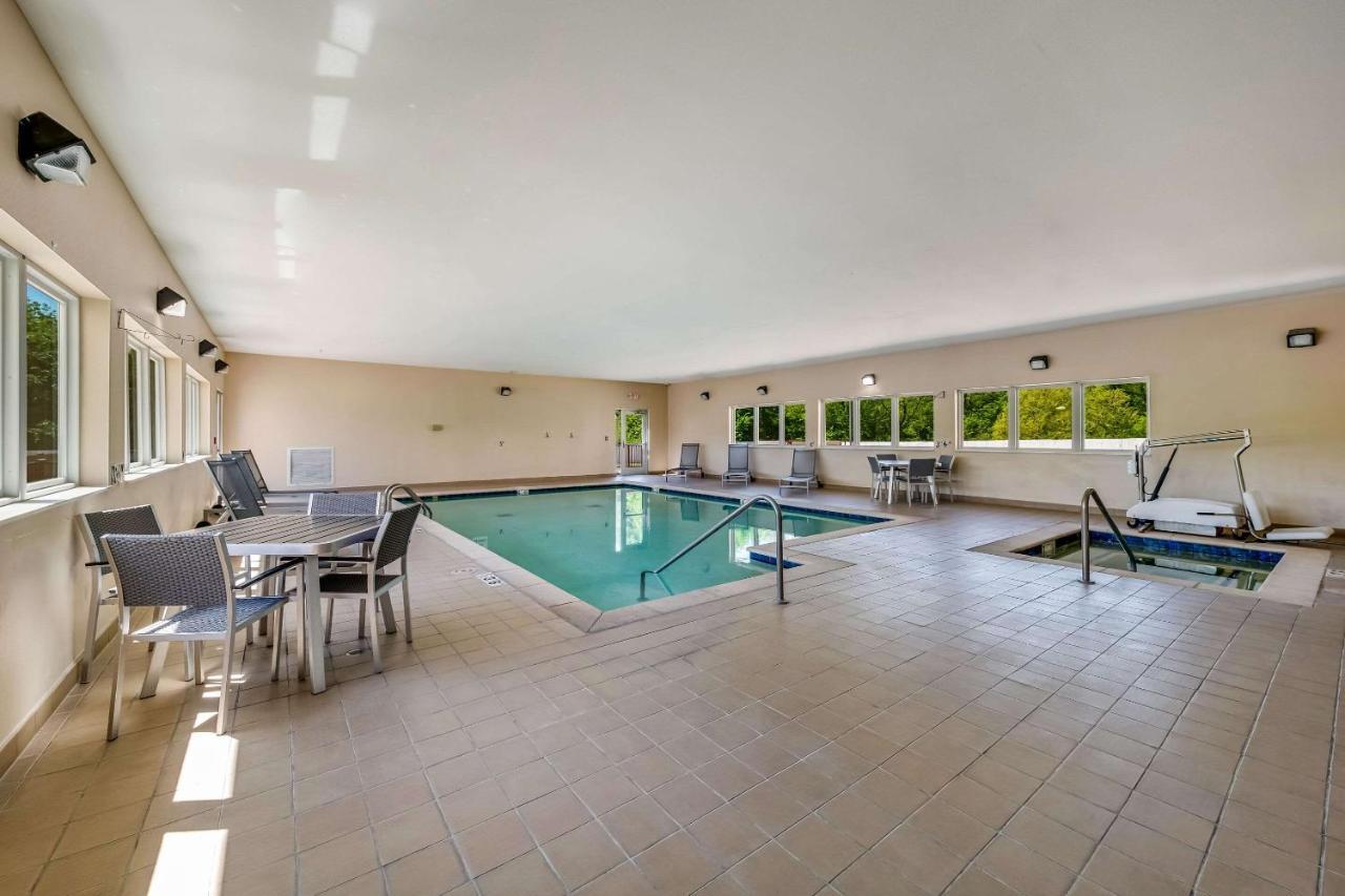Quality Inn & Suites Ardmore Bagian luar foto