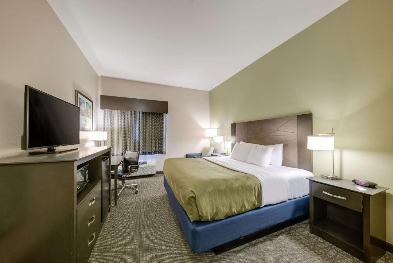 Quality Inn & Suites Ardmore Bagian luar foto