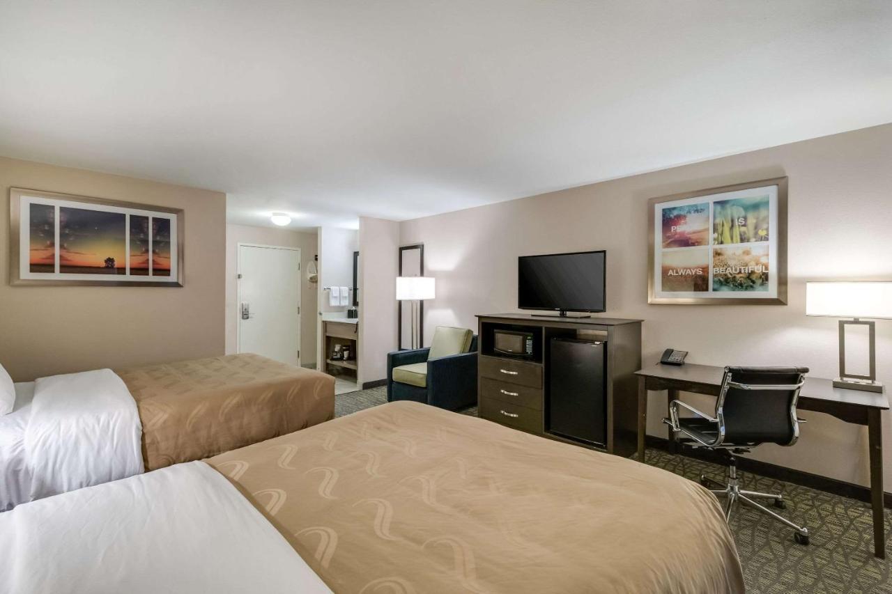 Quality Inn & Suites Ardmore Bagian luar foto