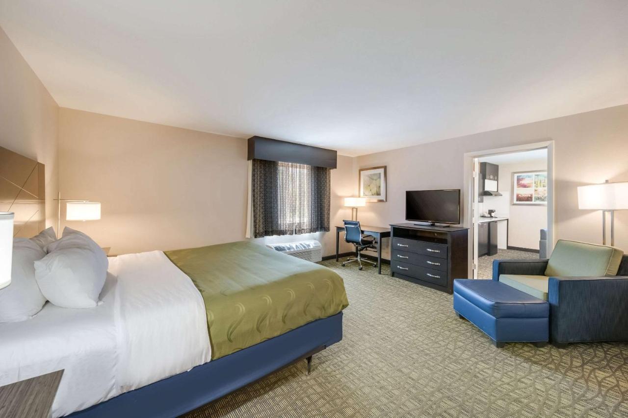 Quality Inn & Suites Ardmore Bagian luar foto