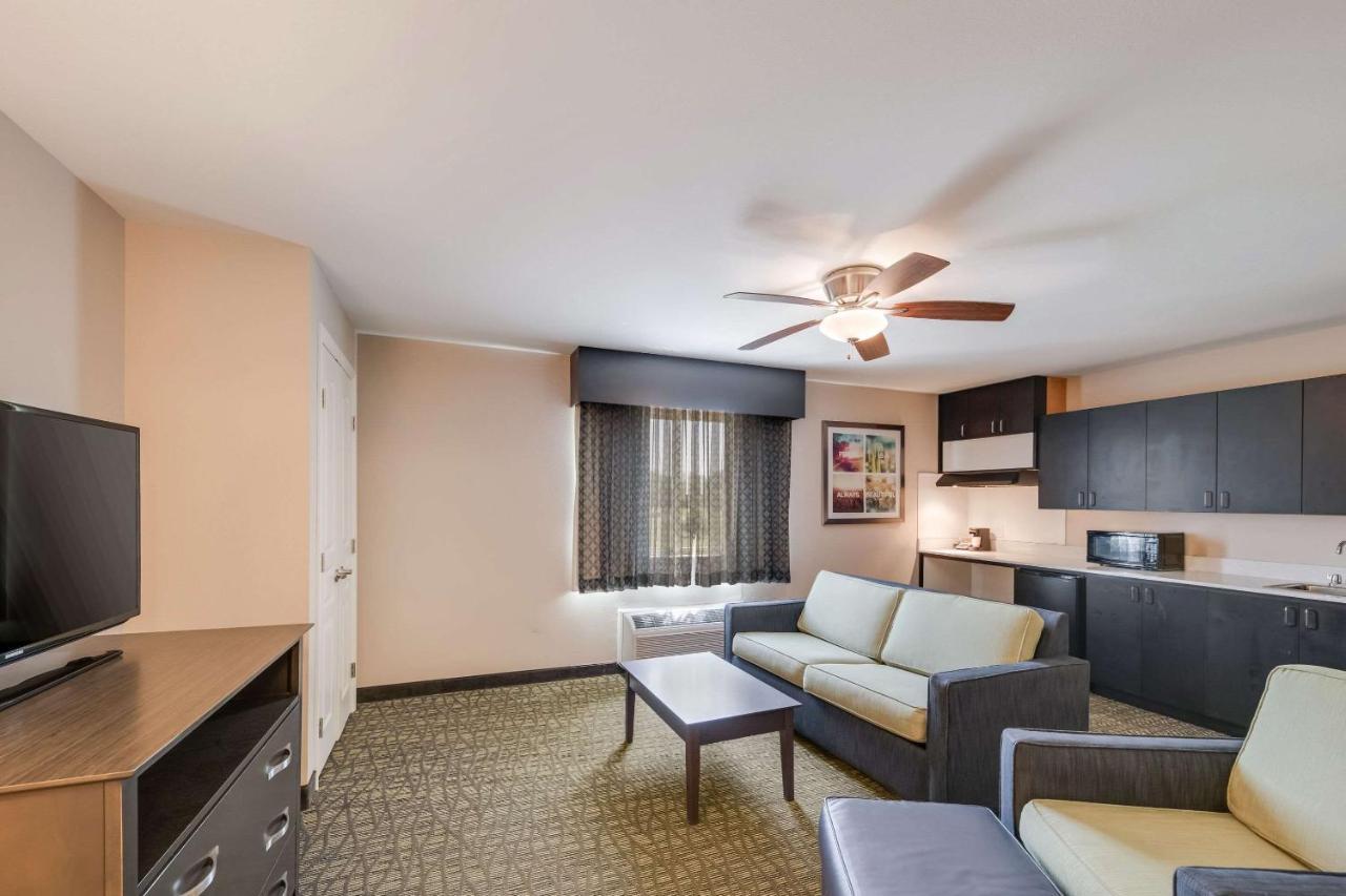 Quality Inn & Suites Ardmore Bagian luar foto