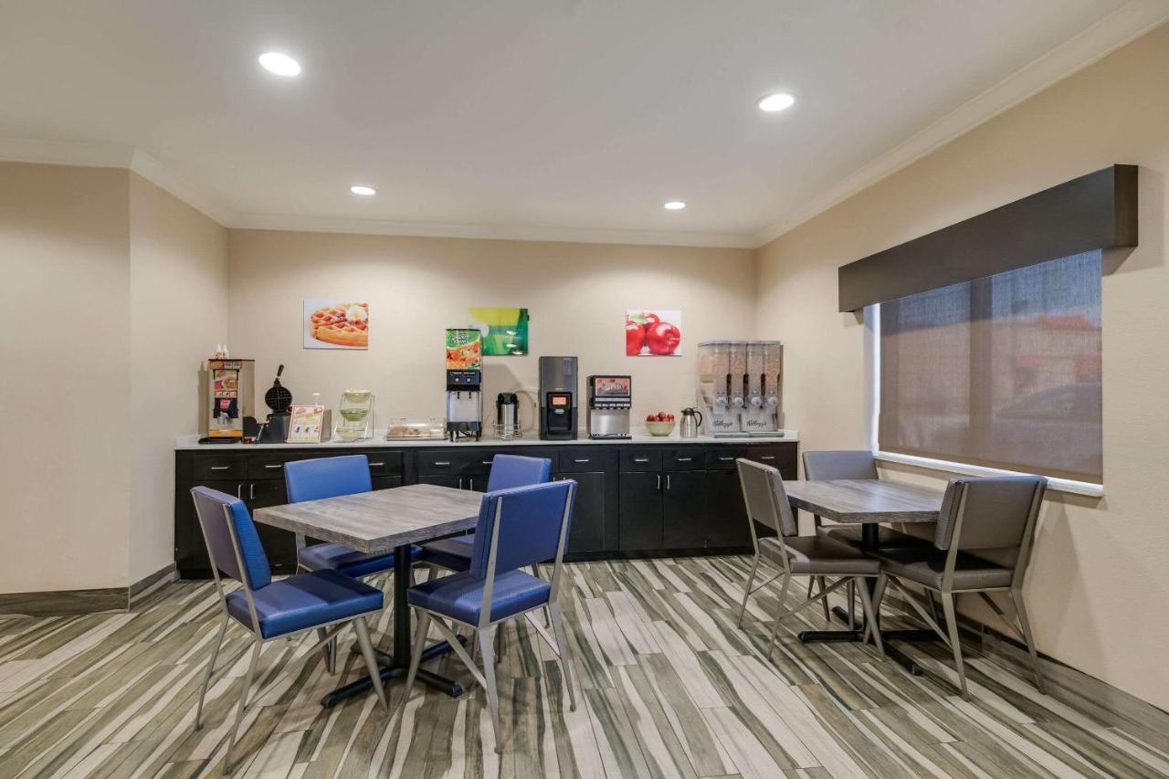 Quality Inn & Suites Ardmore Bagian luar foto