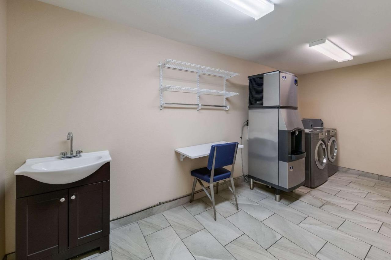 Quality Inn & Suites Ardmore Bagian luar foto