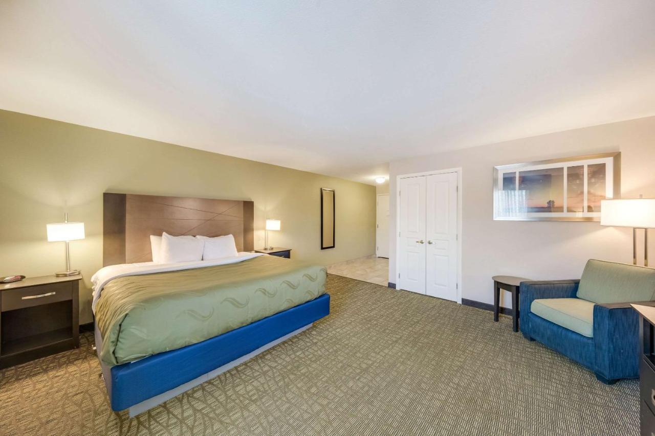 Quality Inn & Suites Ardmore Bagian luar foto