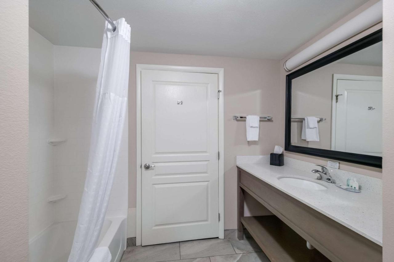 Quality Inn & Suites Ardmore Bagian luar foto