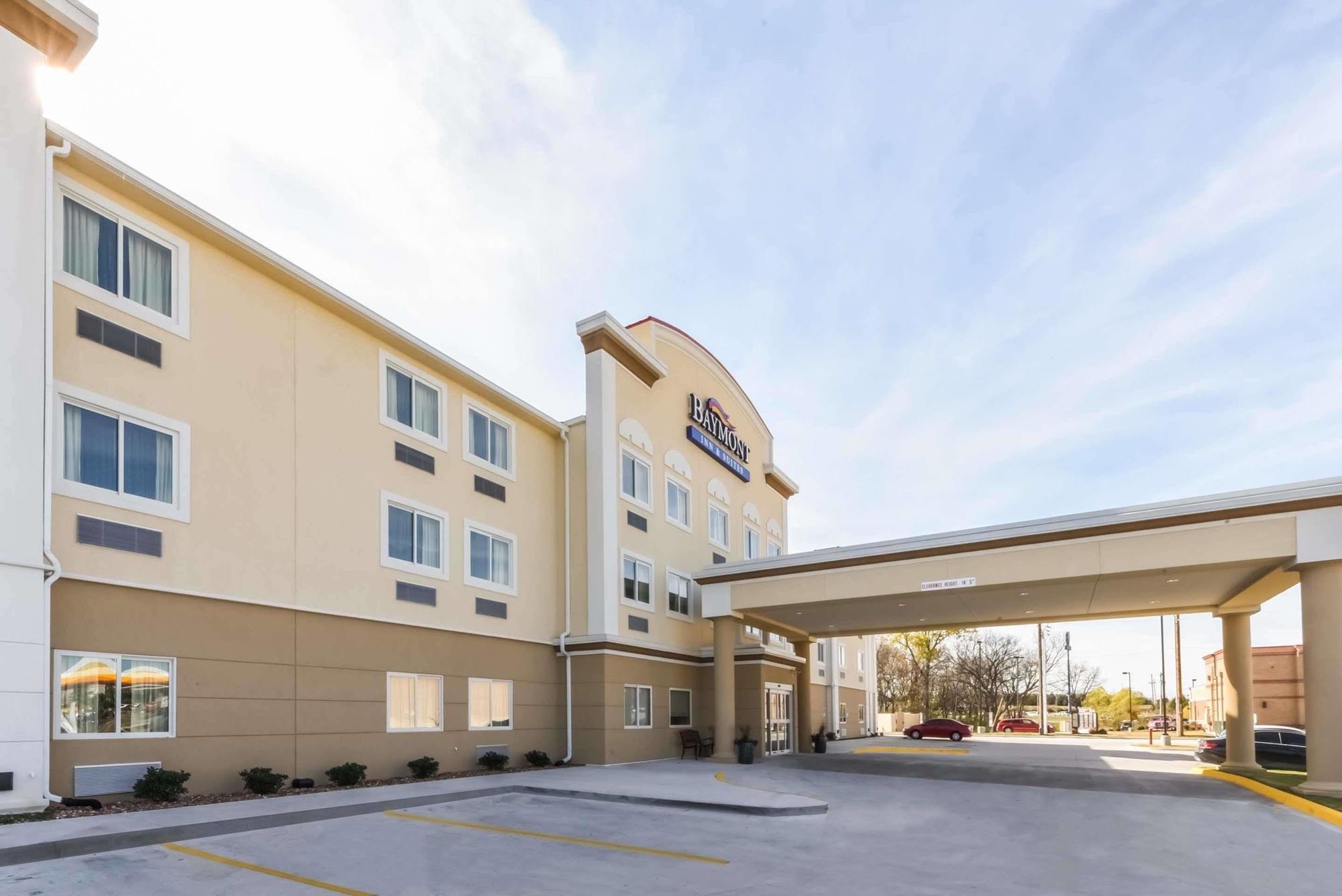 Quality Inn & Suites Ardmore Bagian luar foto